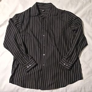 Van Heusen Large black, gray pen strip button down long sleeve collar shirt